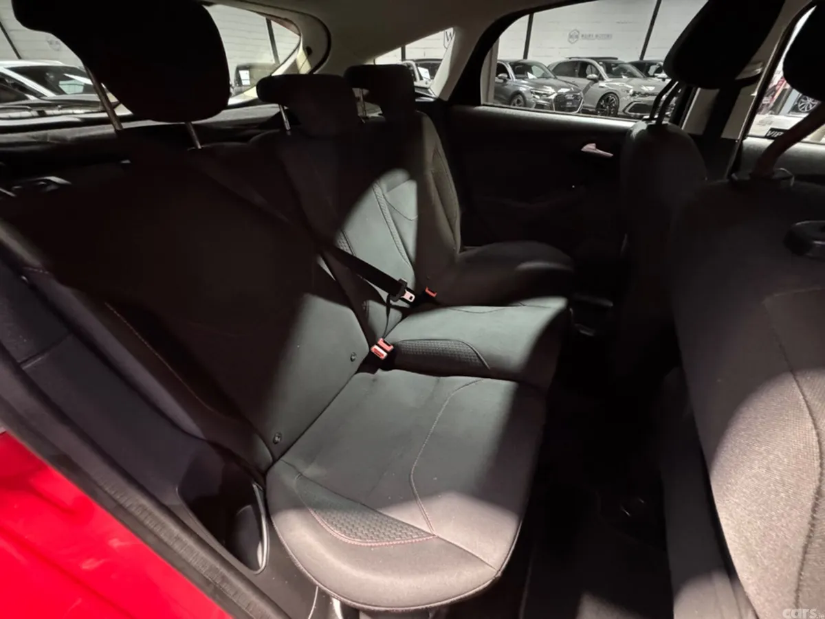 Ford Focus Hatchback, Diesel, 2016, Red