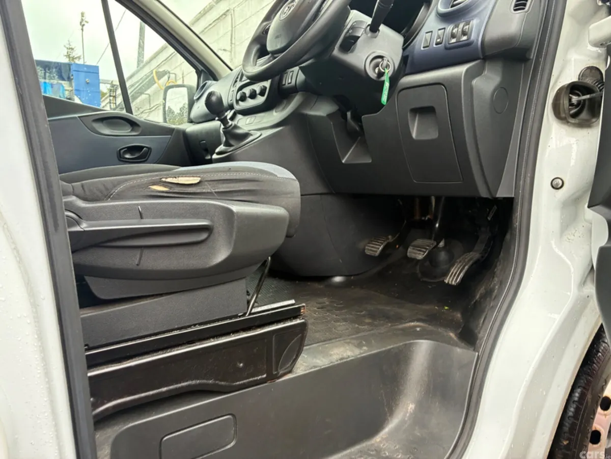 Opel Vivaro Hatchback, Diesel, 2015, White