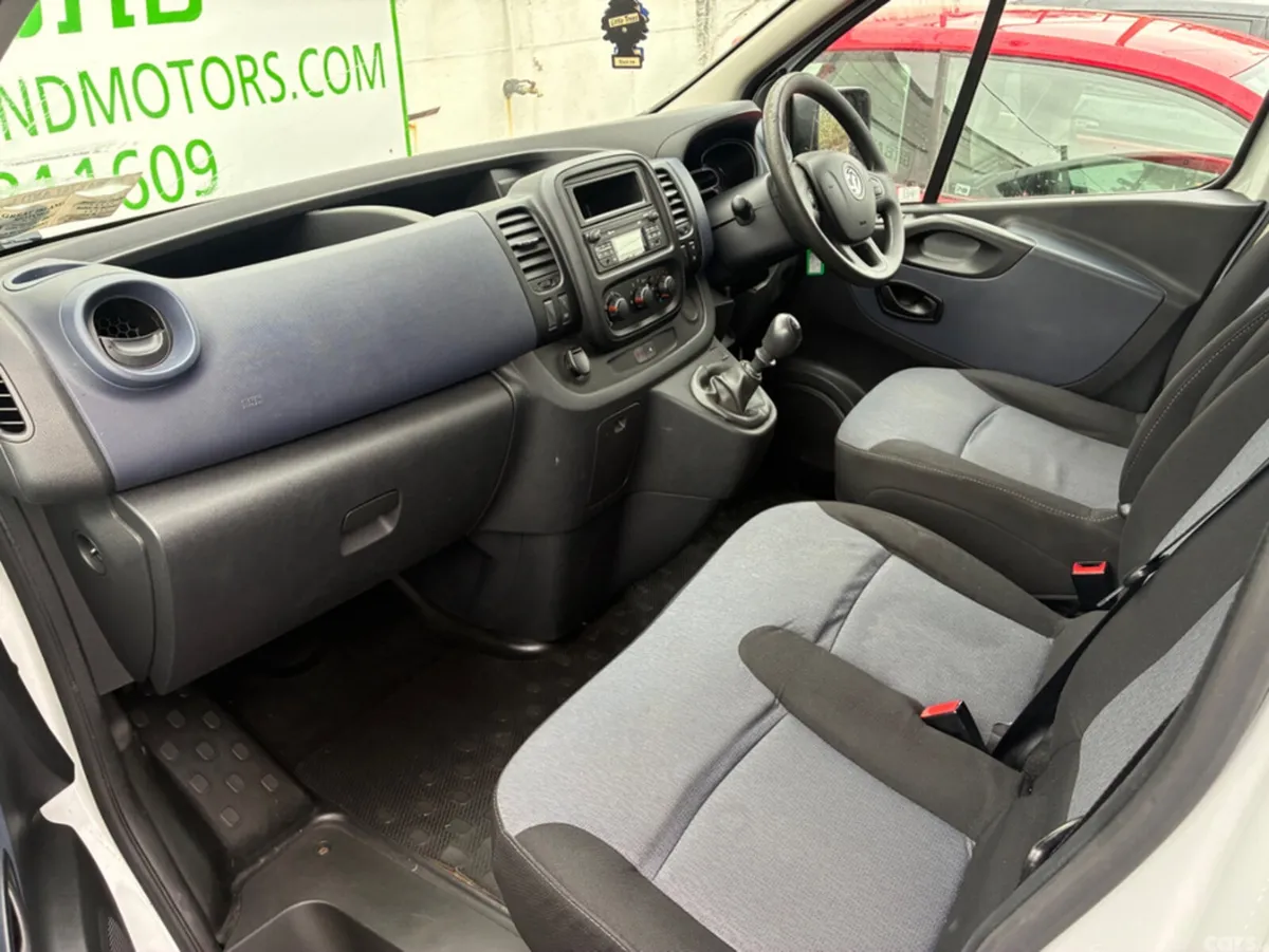 Opel Vivaro Hatchback, Diesel, 2015, White
