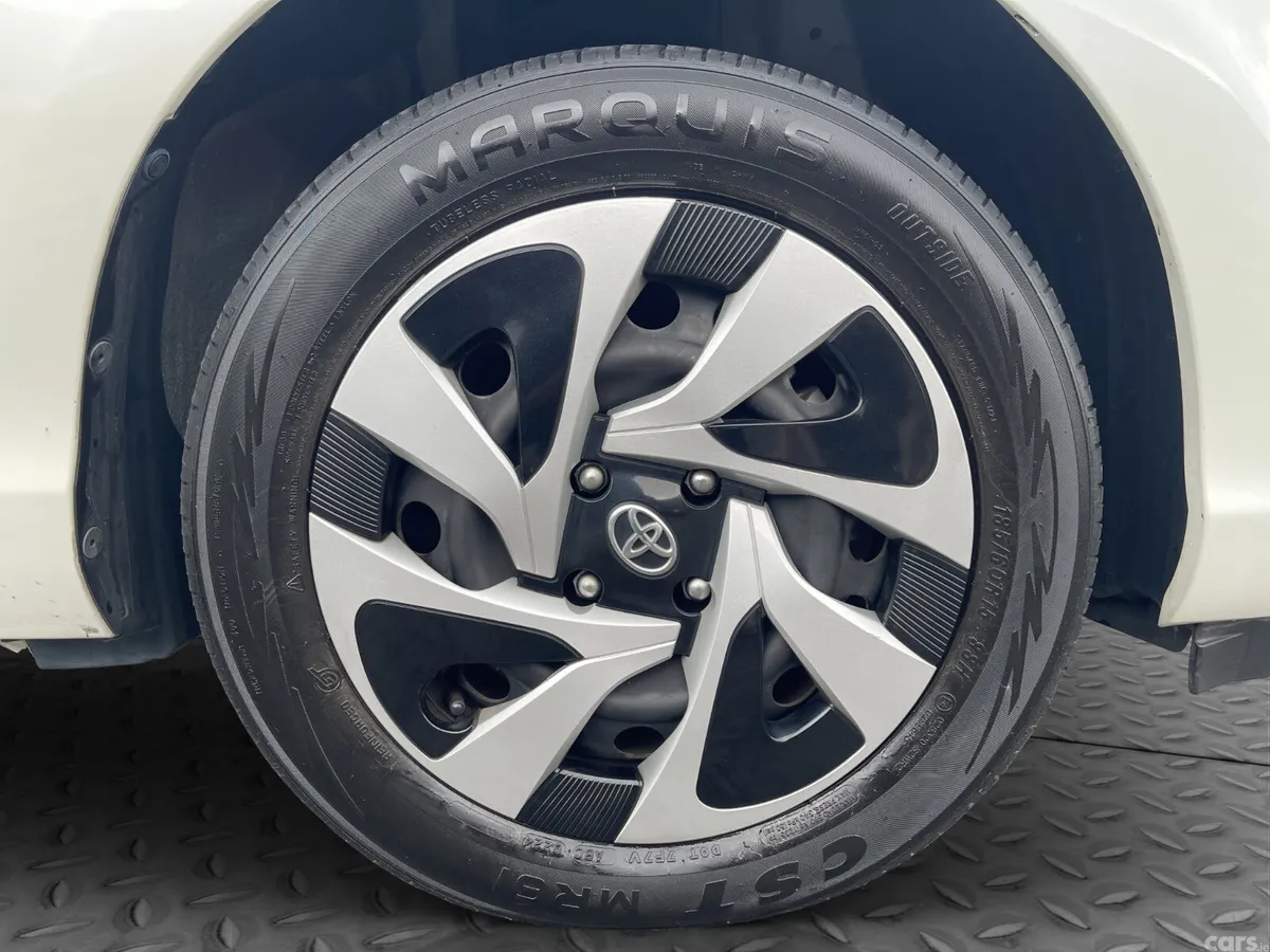 Toyota Aqua Hatchback, Petrol Hybrid, 2021, White