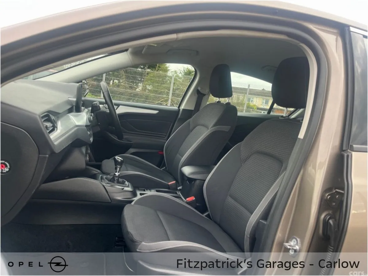 Ford Focus Hatchback, Petrol, 2019, Silver