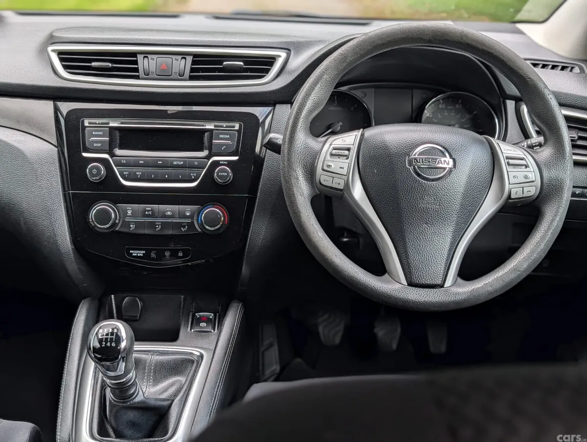 Nissan Qashqai Hatchback, Diesel, 2016, White