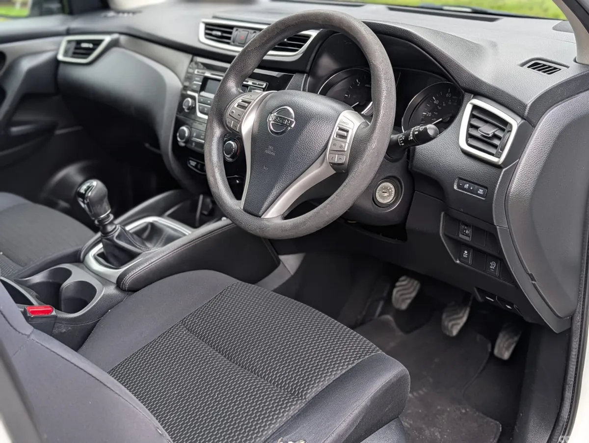 Nissan Qashqai Hatchback, Diesel, 2016, White