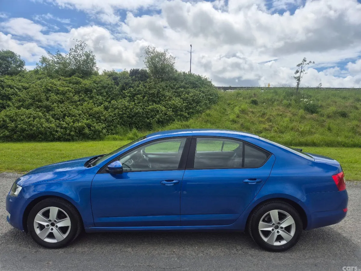 Skoda Octavia Saloon, Diesel, 2016, Blue