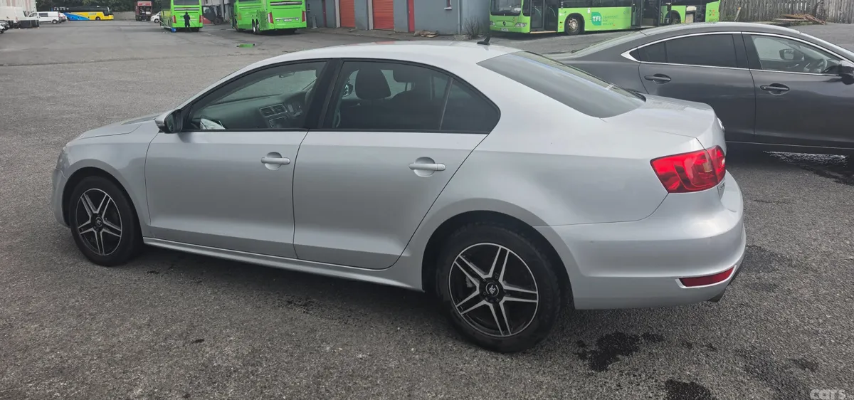 Volkswagen Jetta Saloon, Diesel, 2014, Silver