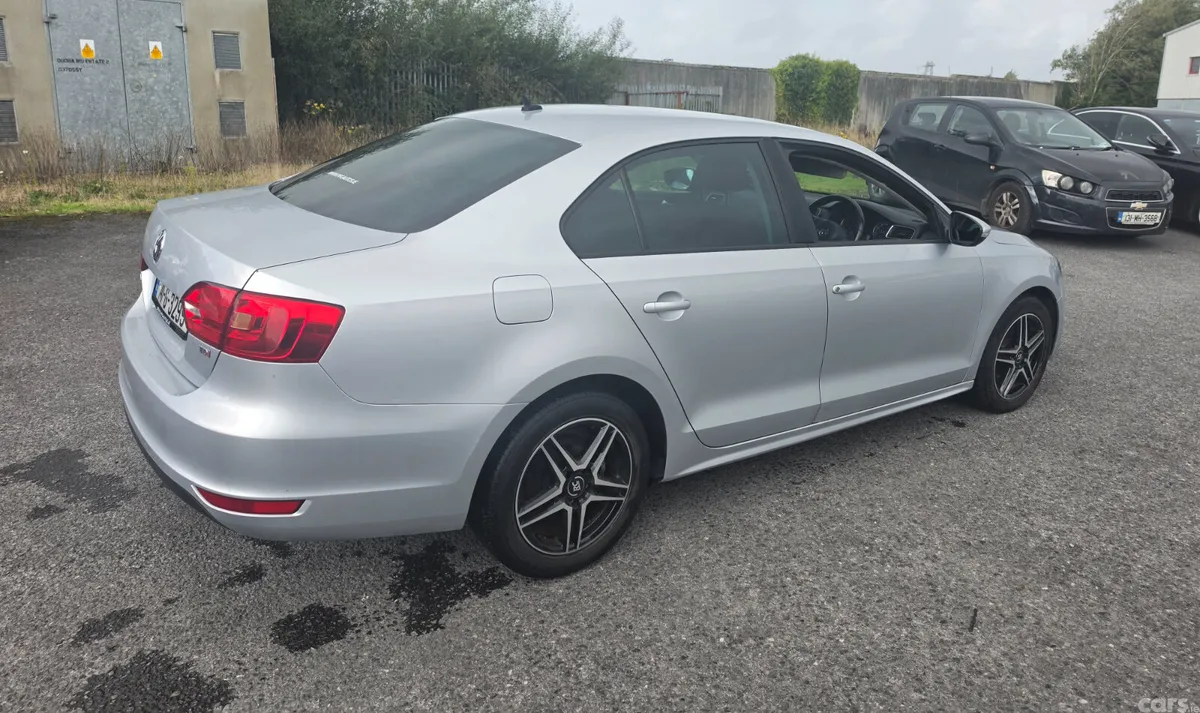 Volkswagen Jetta Saloon, Diesel, 2014, Silver