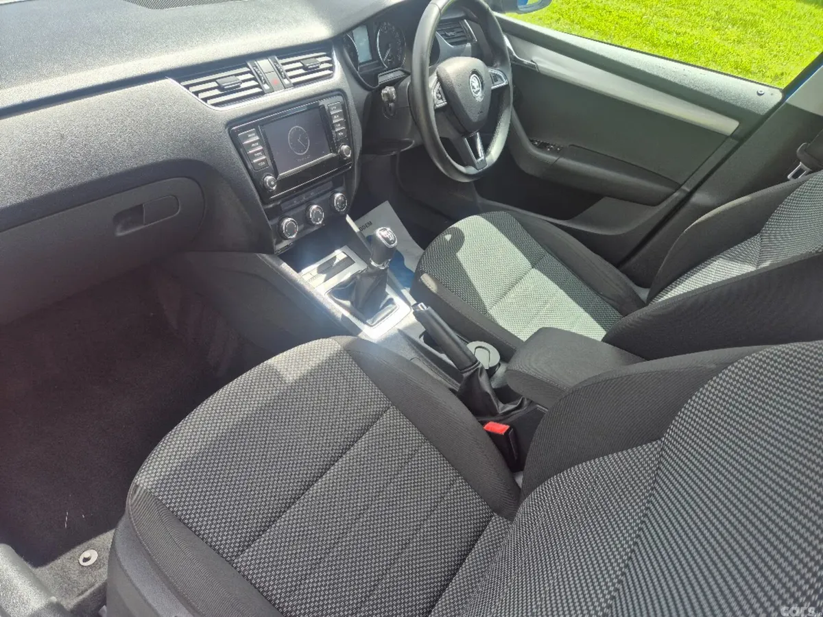 Skoda Octavia Saloon, Diesel, 2016, Blue