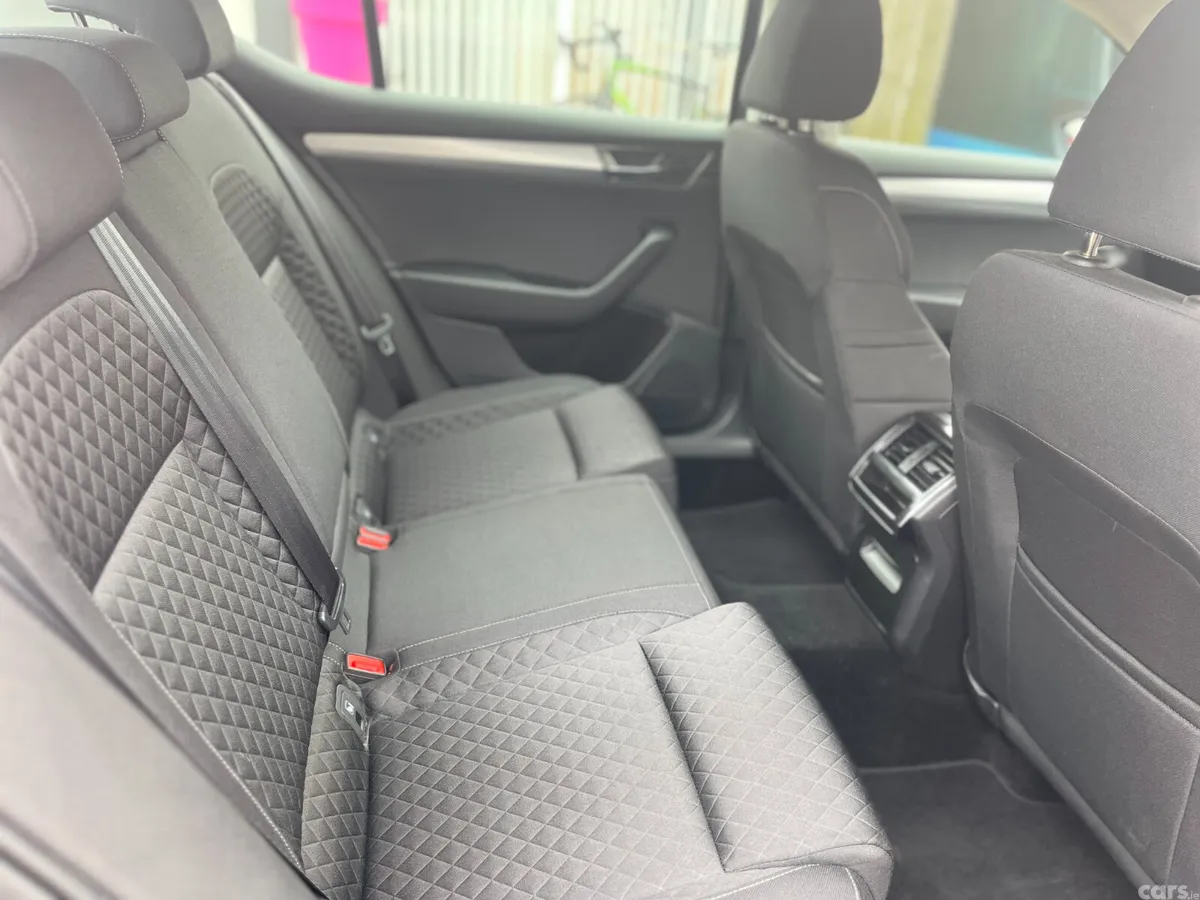 Skoda Superb Saloon, Diesel, 2023, Black