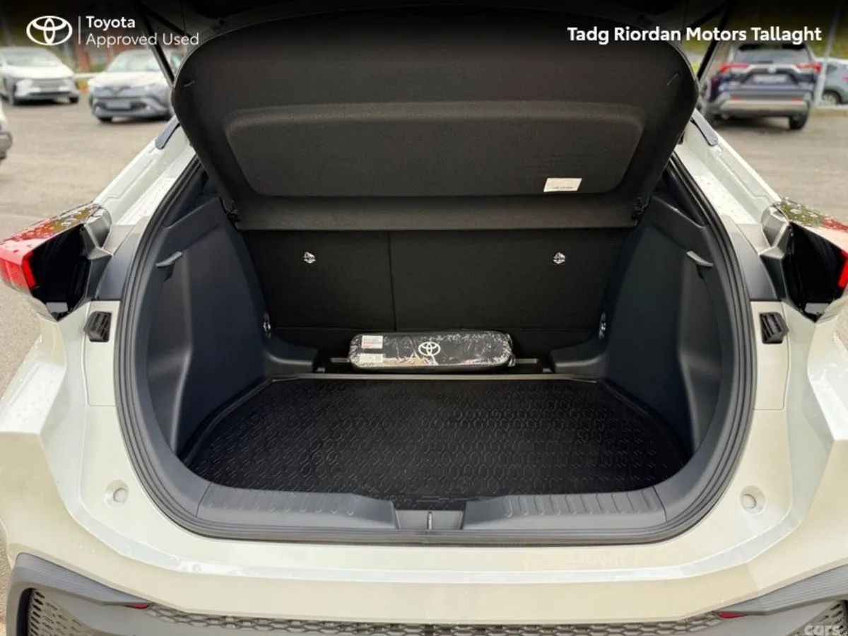 Toyota C-HR SUV, Petrol Hybrid, 2025, White