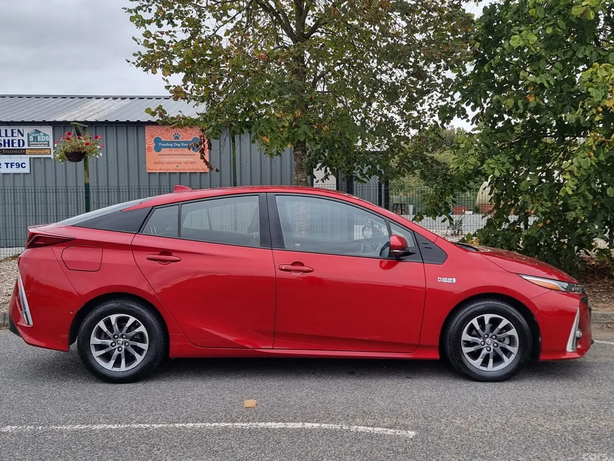 Toyota Prius Hatchback, Petrol Hybrid, 2017, Red