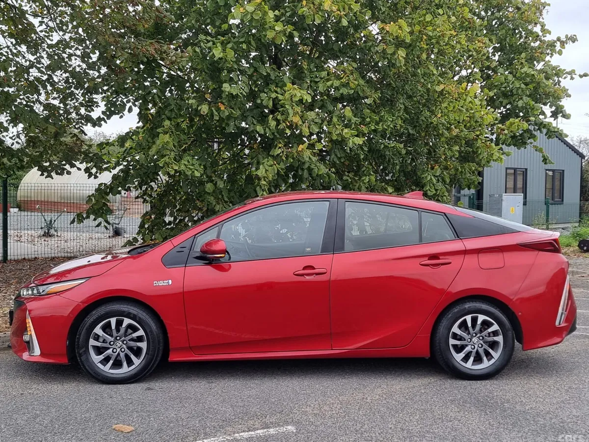 Toyota Prius Hatchback, Petrol Hybrid, 2017, Red