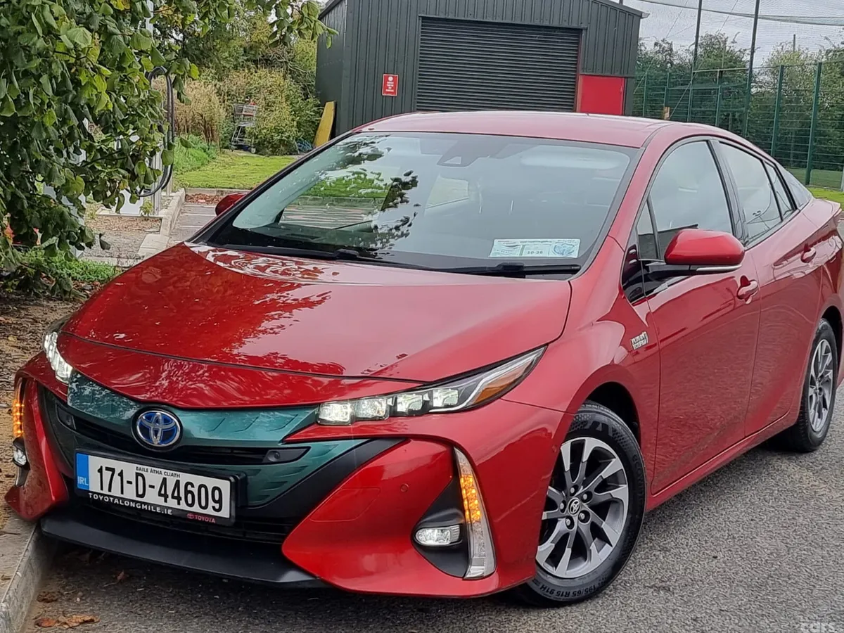 Toyota Prius Hatchback, Petrol Hybrid, 2017, Red
