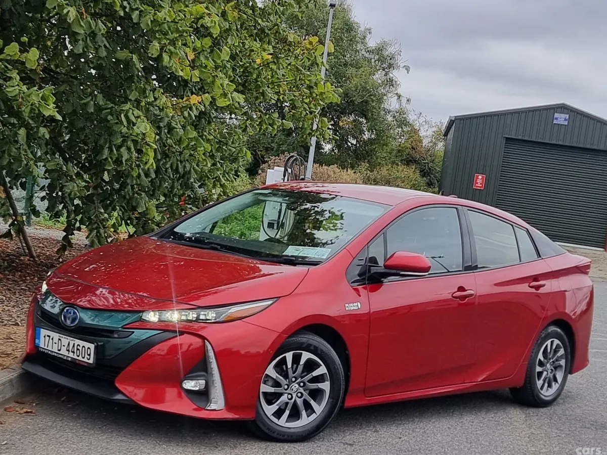 Toyota Prius Hatchback, Petrol Hybrid, 2017, Red