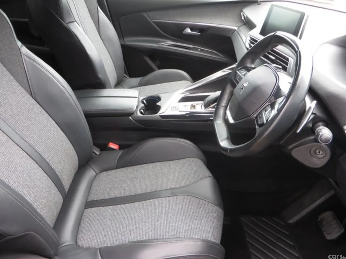 Peugeot 5008 MPV, Diesel, 2020, Grey