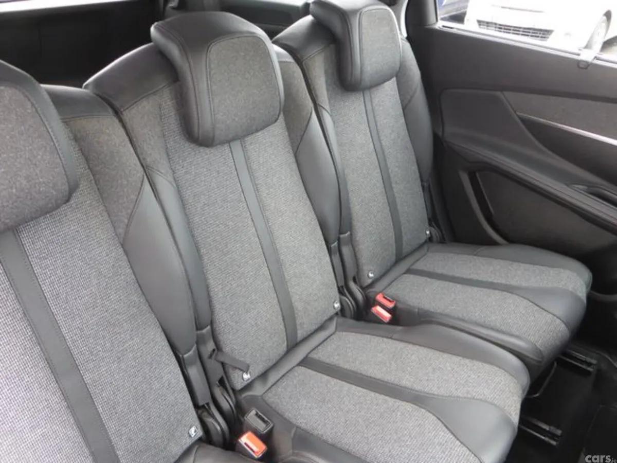 Peugeot 5008 MPV, Diesel, 2020, Grey