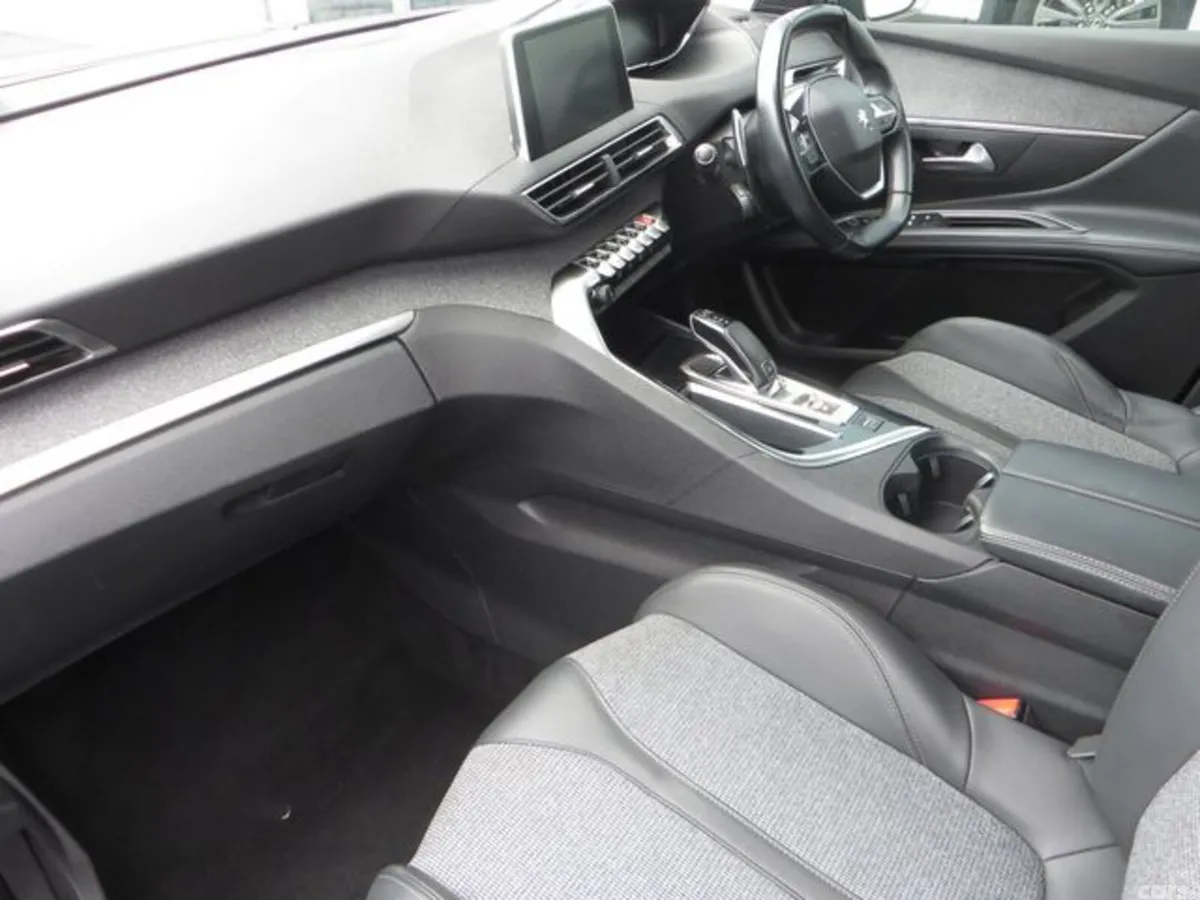 Peugeot 5008 MPV, Diesel, 2020, Grey