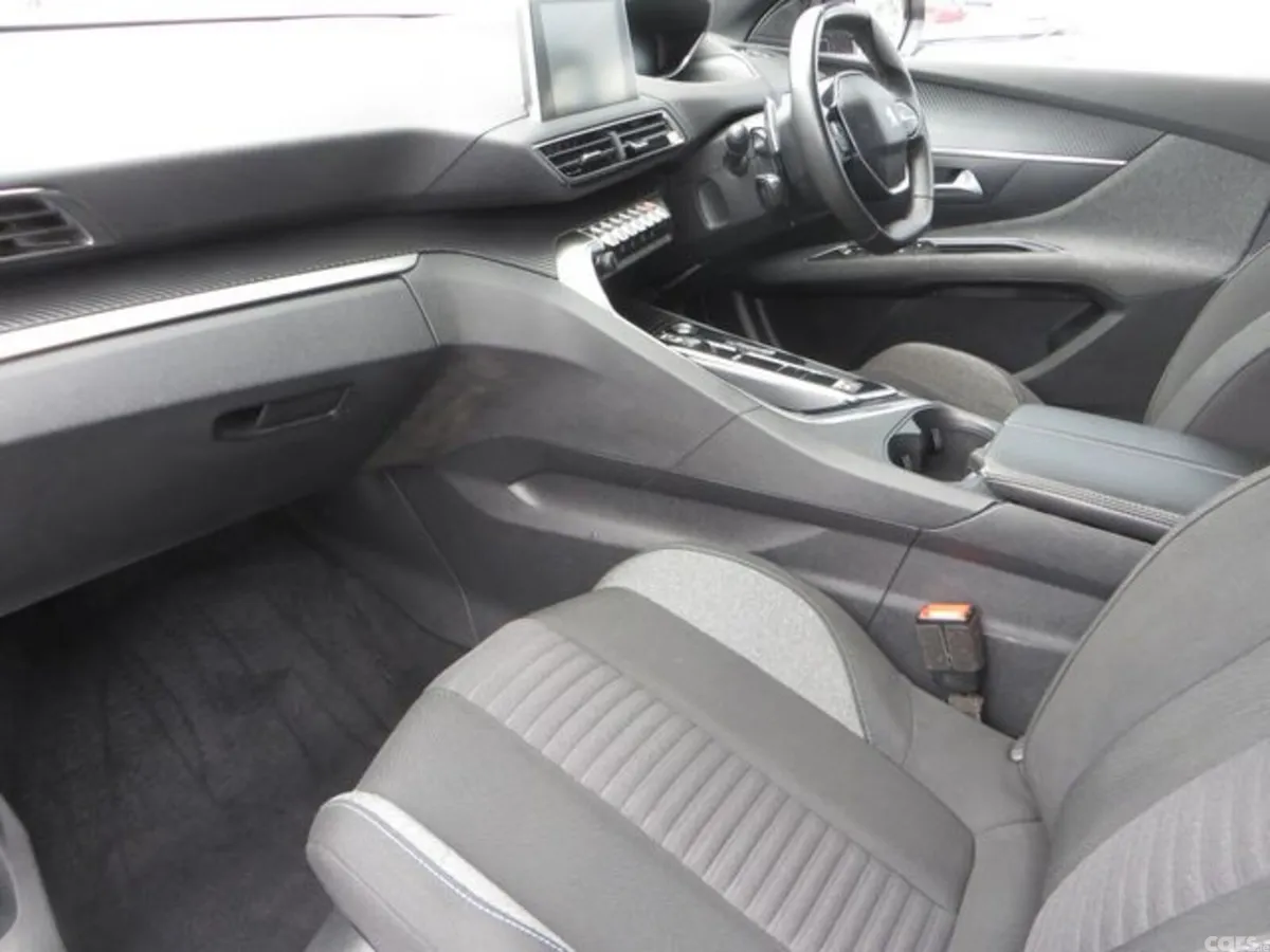 Peugeot 5008 Hatchback, Diesel, 2023, White