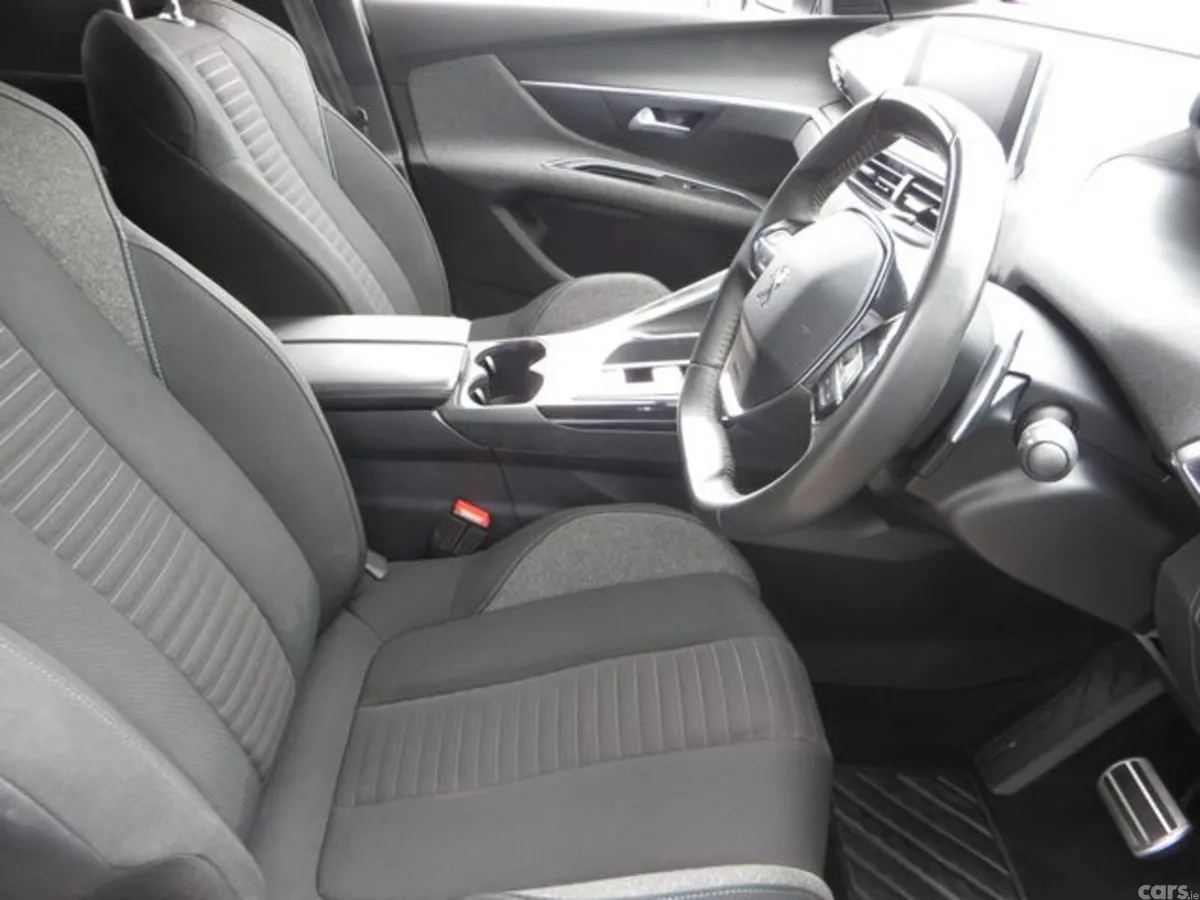 Peugeot 5008 Hatchback, Diesel, 2023, White