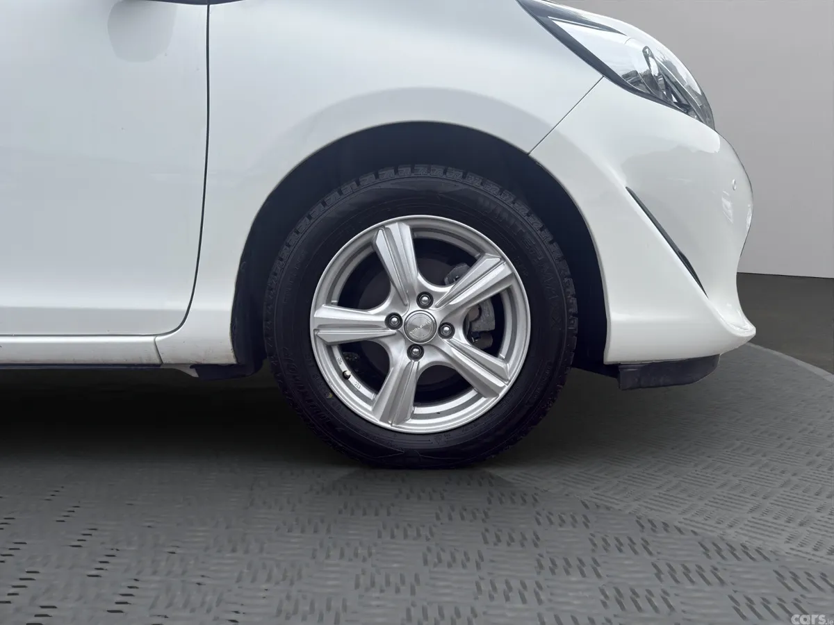 Toyota Aqua Hatchback, Petrol Hybrid, 2021, White