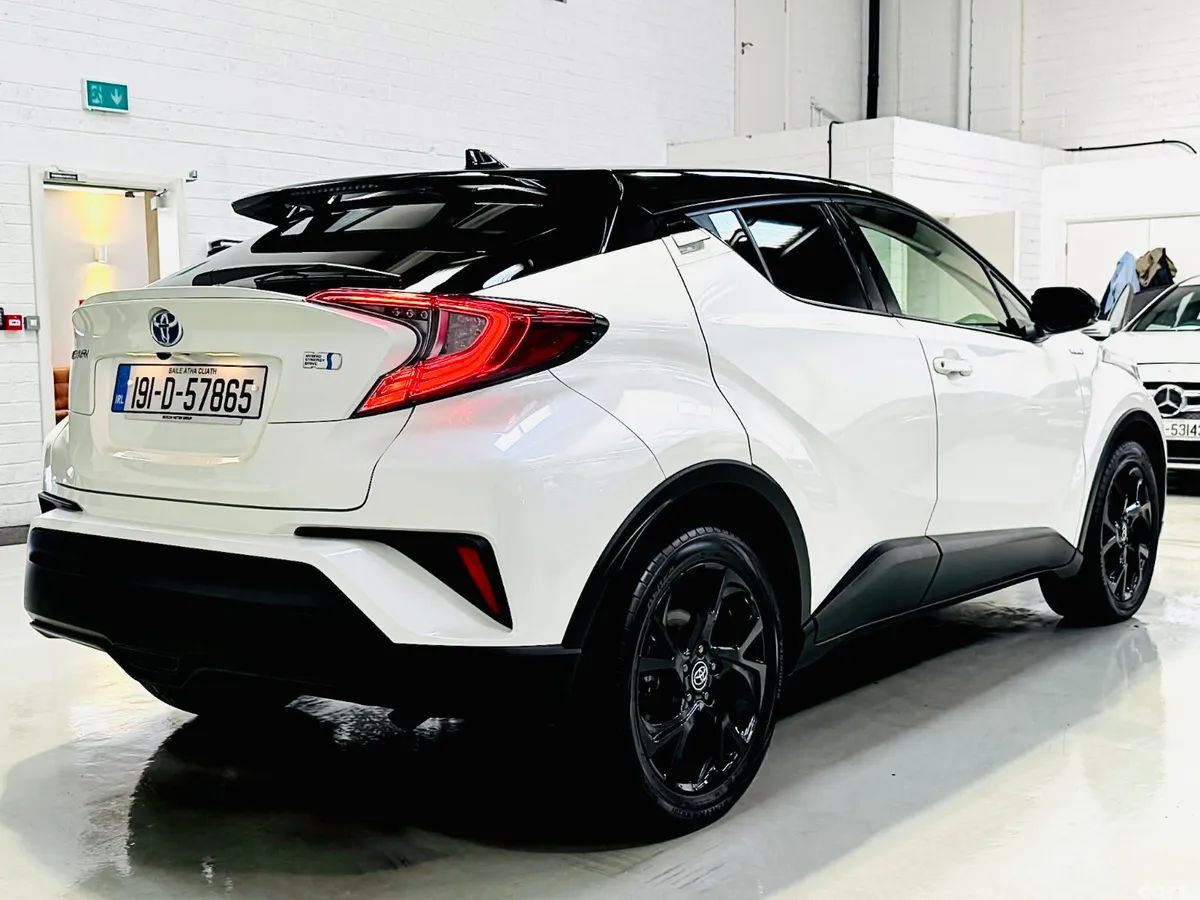 Toyota C-HR SUV, Petrol Hybrid, 2019, White