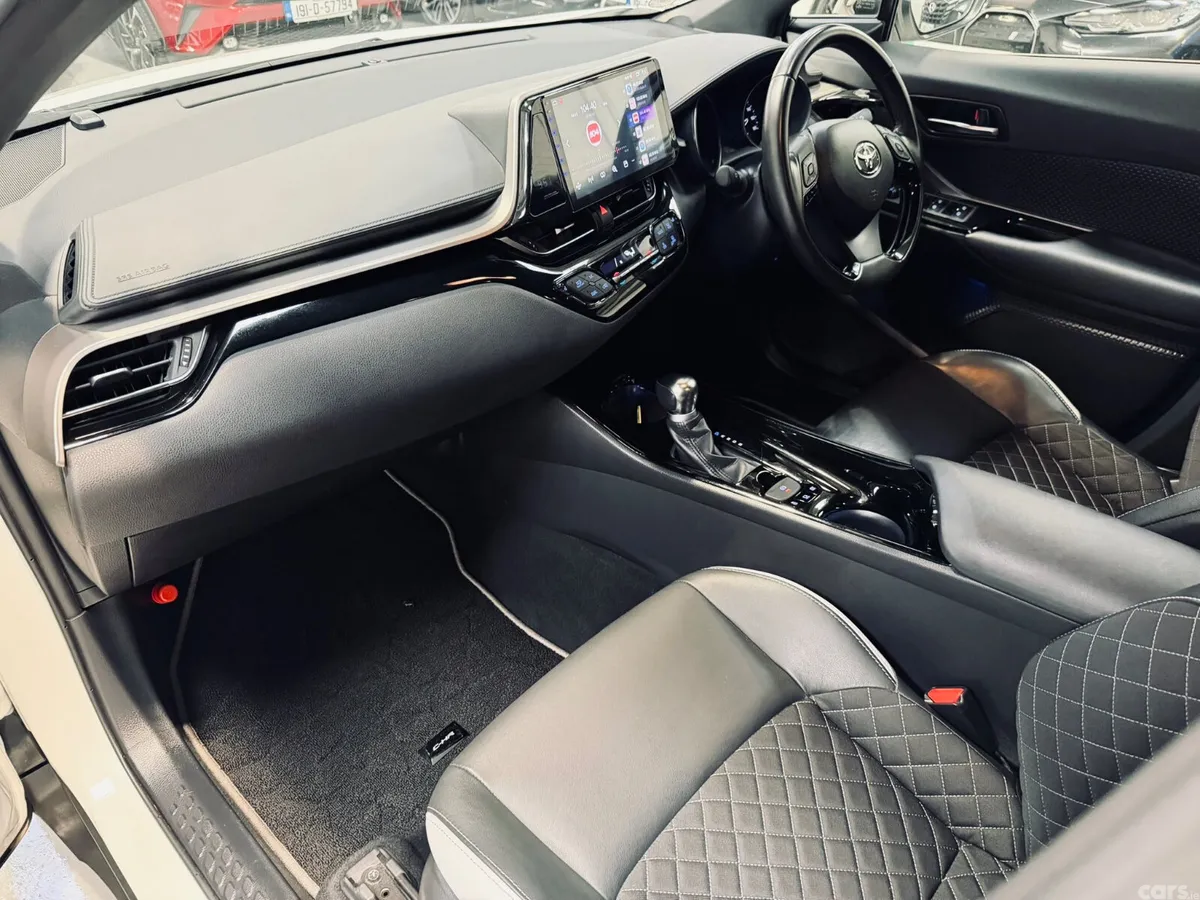Toyota C-HR SUV, Petrol Hybrid, 2019, White