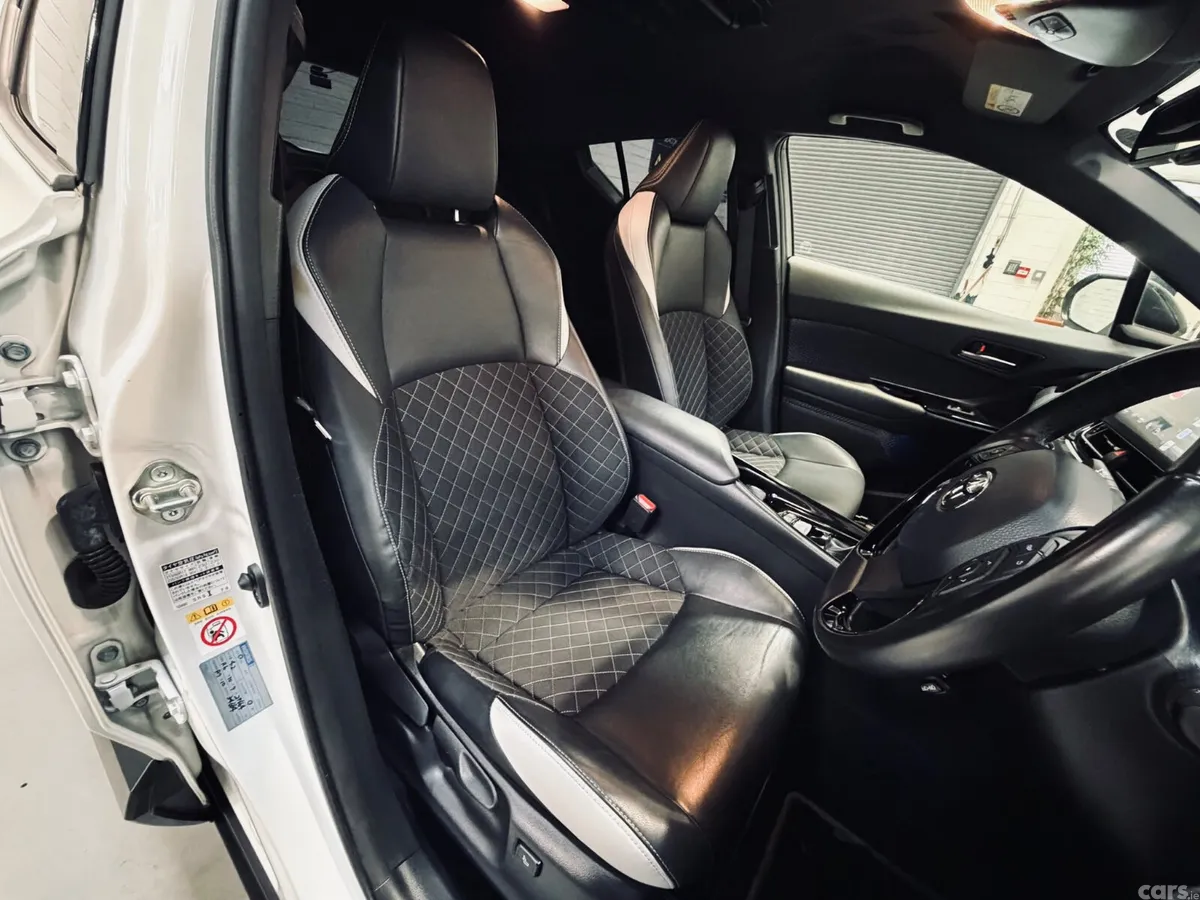 Toyota C-HR SUV, Petrol Hybrid, 2019, White
