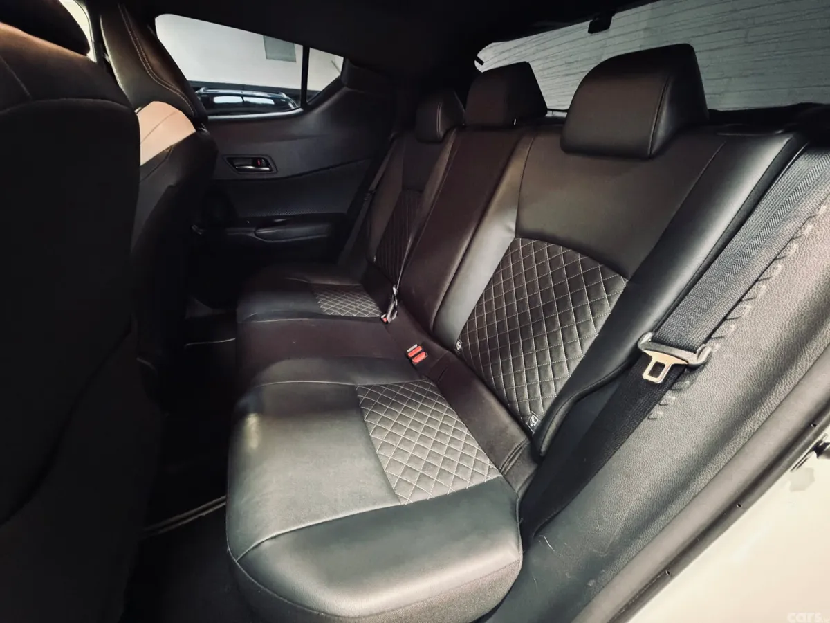 Toyota C-HR SUV, Petrol Hybrid, 2019, White