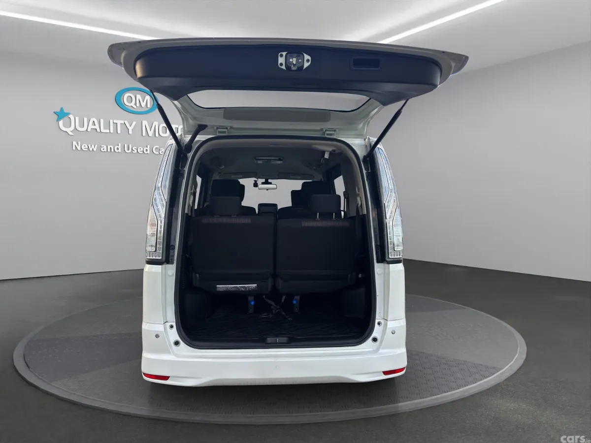 Nissan Serena MPV, Petrol Hybrid, 2015, White
