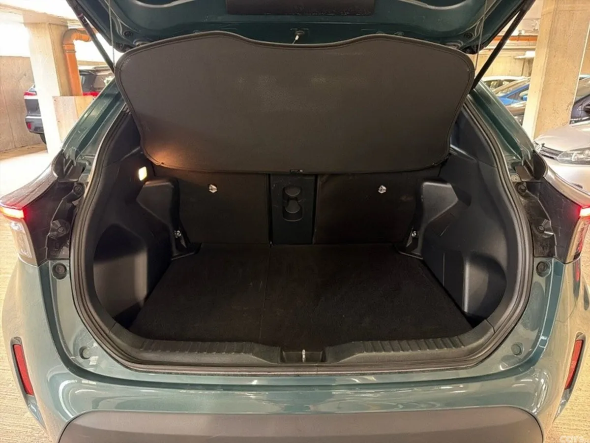 Toyota Yaris Cross Hatchback, Petrol Hybrid, 2026, Green