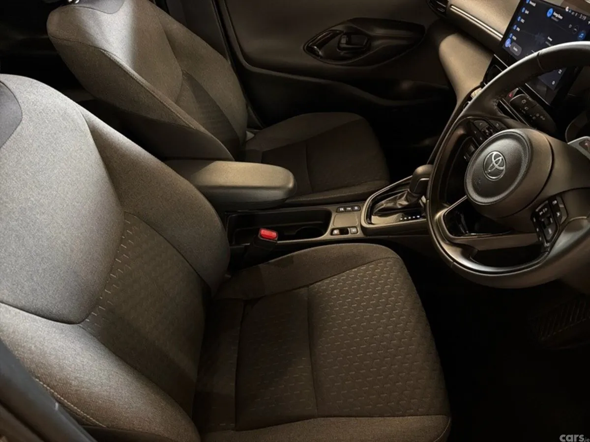 Toyota Yaris Cross Hatchback, Petrol Hybrid, 2026, Green