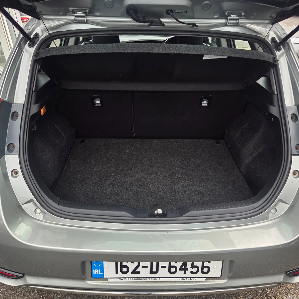 Toyota Auris Hatchback, Petrol, 2016, Grey