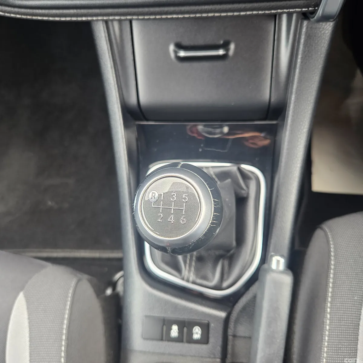 Toyota Auris Hatchback, Petrol, 2016, Grey