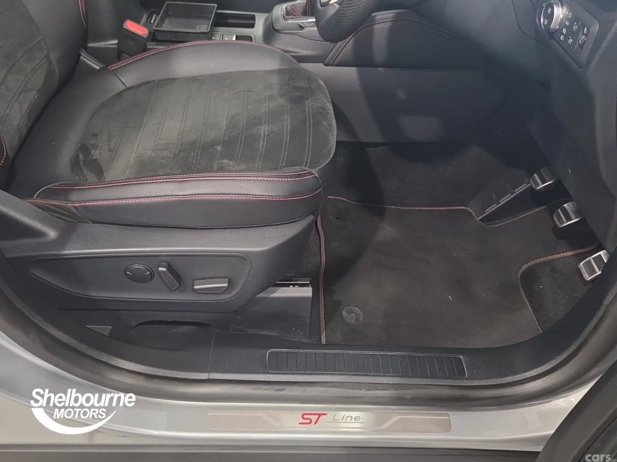 Ford Kuga Hatchback, Petrol, 2023, Silver