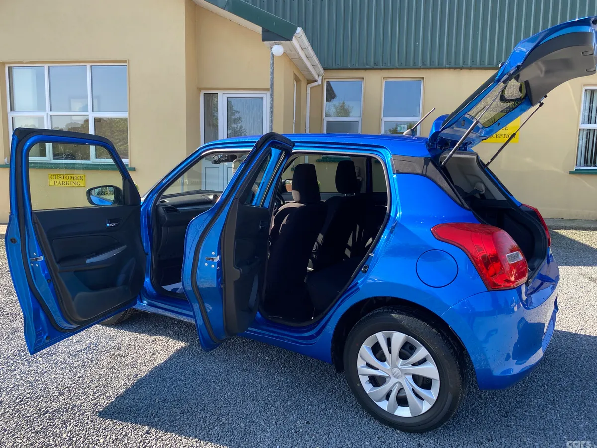 Suzuki Swift Hatchback, Petrol, 2022, Blue