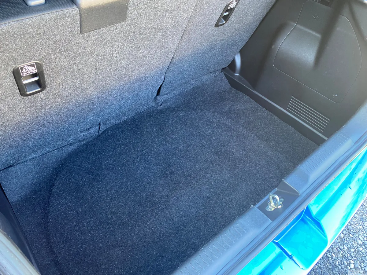 Suzuki Swift Hatchback, Petrol, 2022, Blue