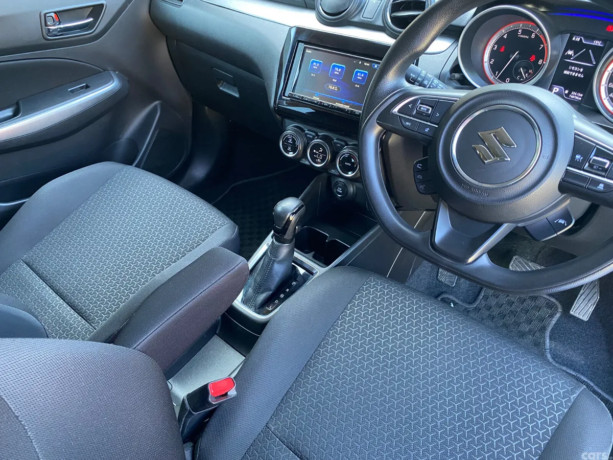 Suzuki Swift Hatchback, Petrol, 2022, Blue