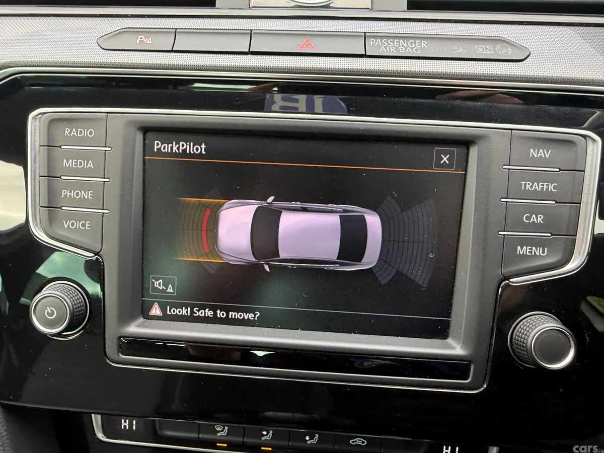 Volkswagen Passat Saloon, Diesel, 2017, White