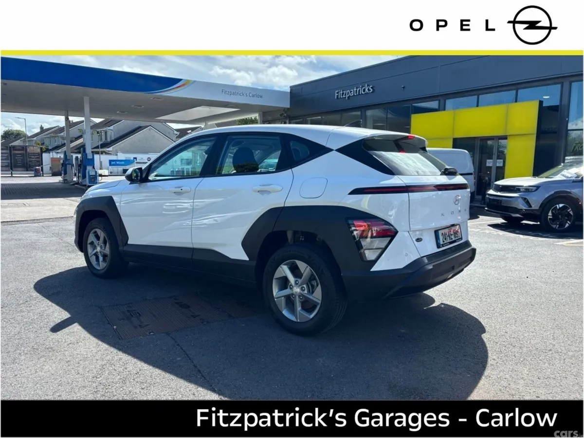 Hyundai KONA MPV, Petrol, 2024, White