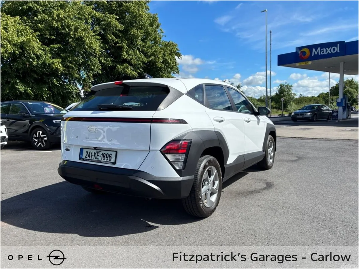 Hyundai KONA MPV, Petrol, 2024, White