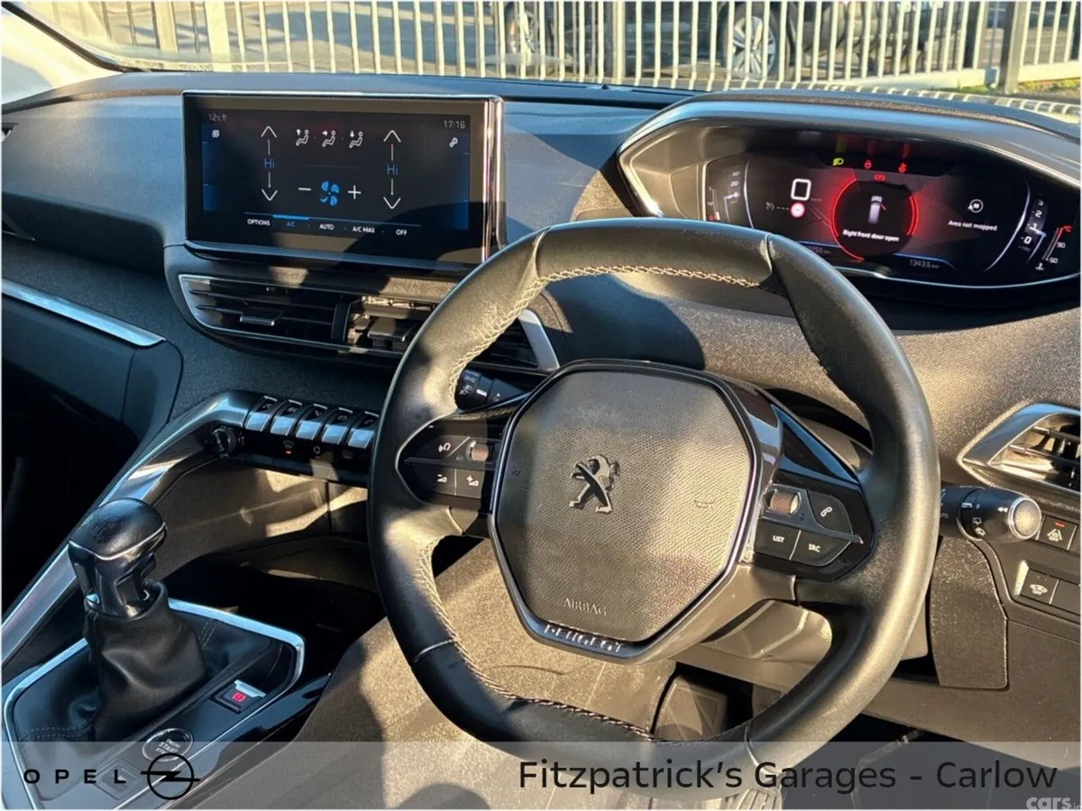 Peugeot 5008 MPV, Diesel, 2021, Black