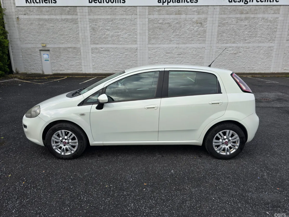 Fiat Punto Hatchback, Petrol, 2014, White
