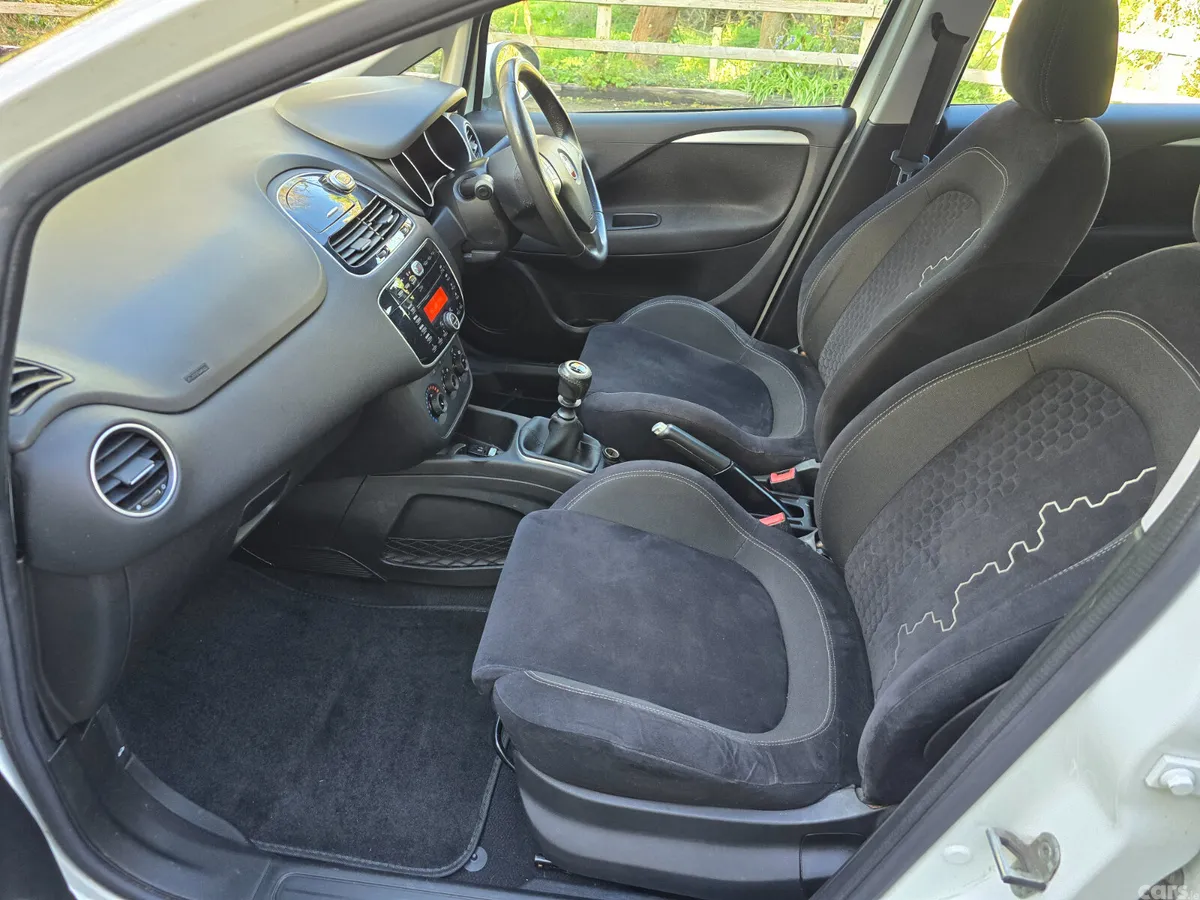 Fiat Punto Hatchback, Petrol, 2014, White