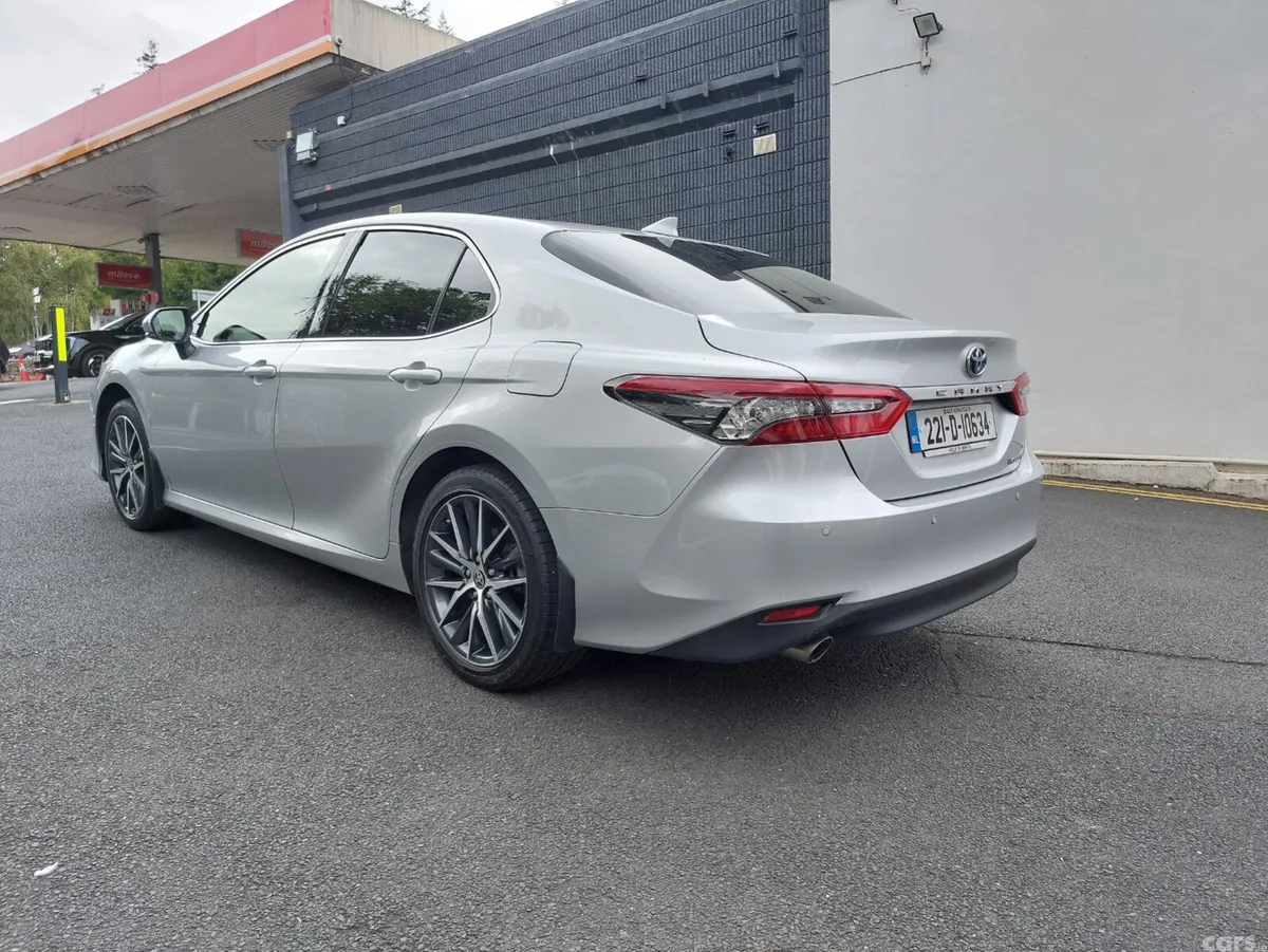 Toyota Camry Saloon, Petrol Hybrid, 2022, Grey