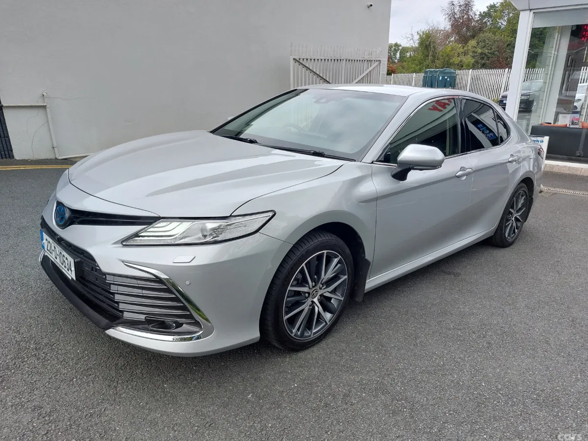 Toyota Camry Saloon, Petrol Hybrid, 2022, Grey
