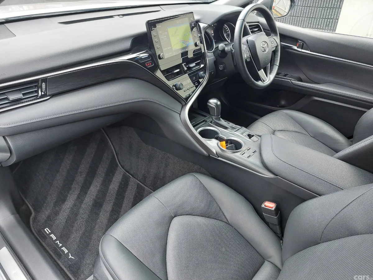 Toyota Camry Saloon, Petrol Hybrid, 2022, Grey