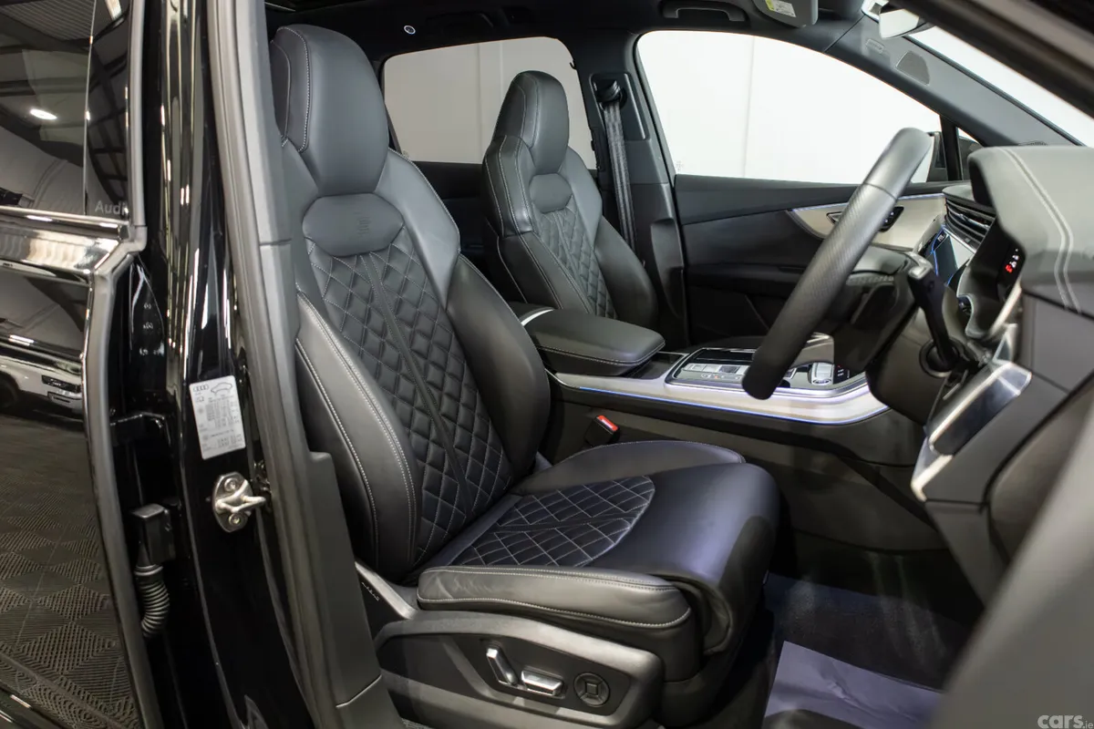 Audi Q7 SUV, Petrol Plug-in Hybrid, 2025, Black