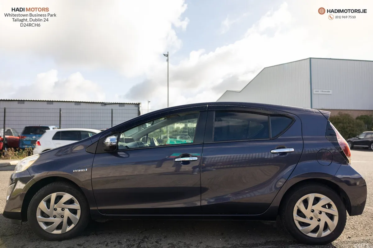 Toyota Aqua Hatchback, Petrol Hybrid, 2015, Blue