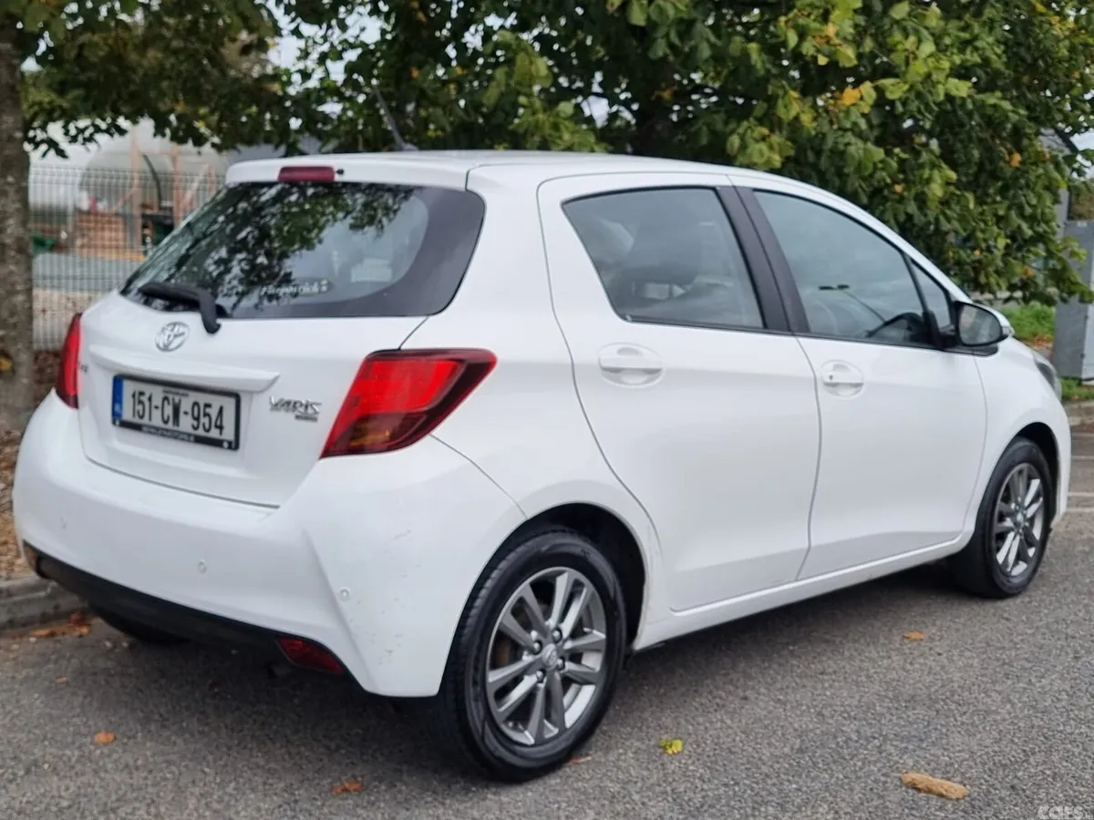 Toyota Yaris Hatchback, Petrol, 2015, White