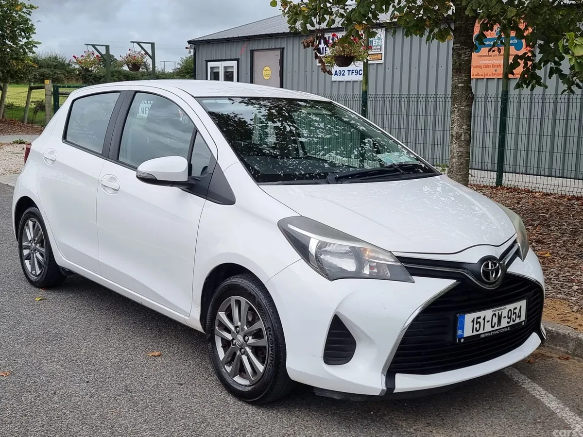 Toyota Yaris Hatchback, Petrol, 2015, White
