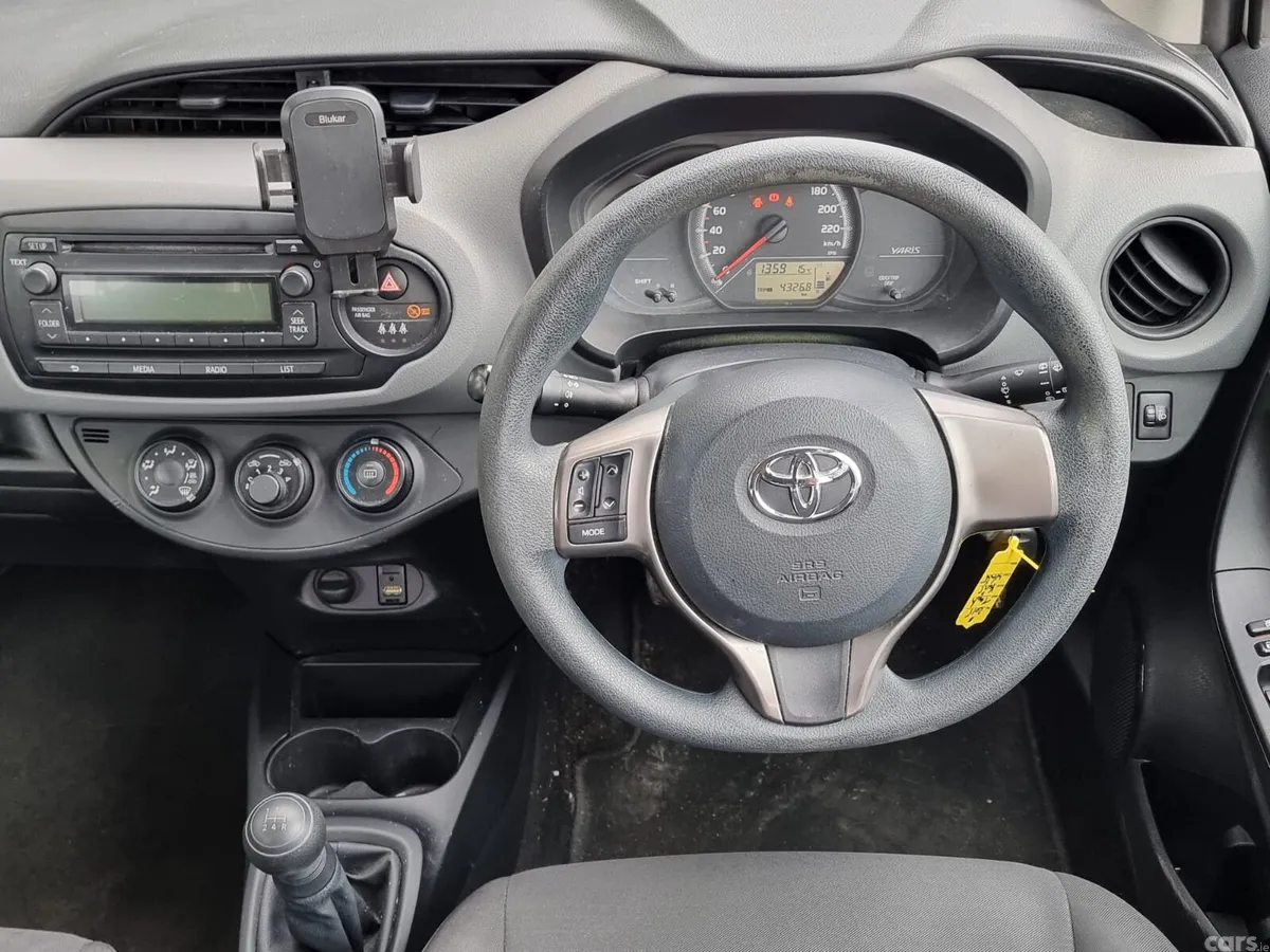 Toyota Yaris Hatchback, Petrol, 2015, White